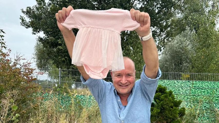 Mike Blümer bei der Verkündung des Babygeschlechts 2024