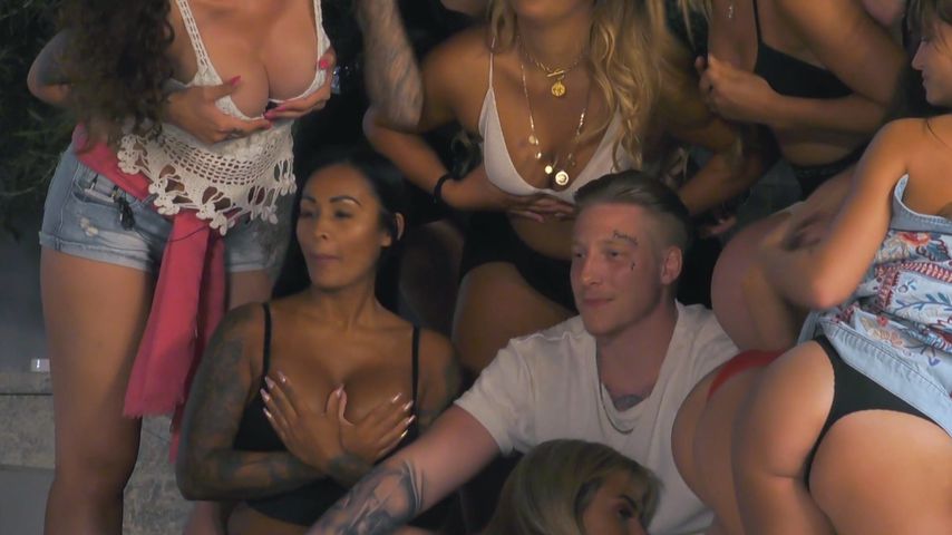 Blanke PO-laroids: "Temptation Island"-Mike bereut nichts!