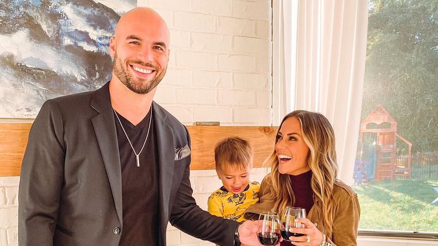 Mike Caussin und Jana Kramer mit ihren Kindern