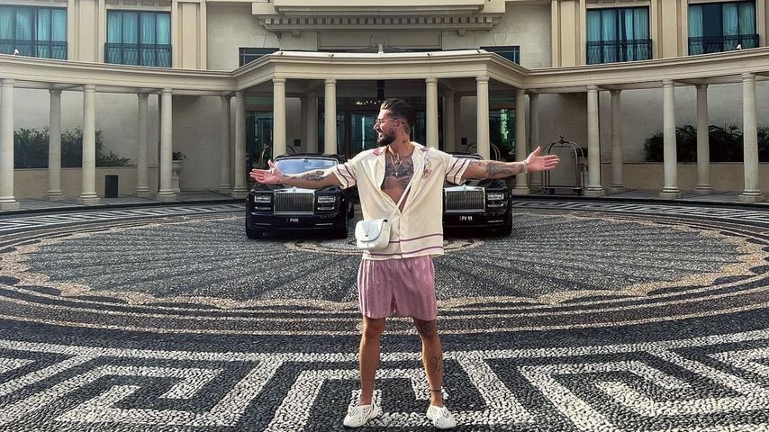Mike Heiter vor dem Hotel Versace in Australien, 2023