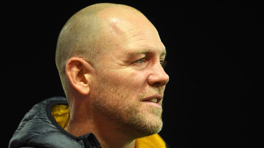 Mike Tindall betrübt von Sitzplatz hinter Harry bei Krönung