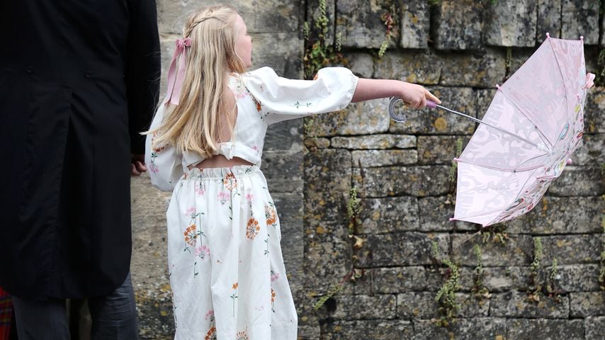 Mike Tindall und Lena Elizabeth Tindall nach der Trauung von Peter Phillips und Harriet Sperling in Kemble