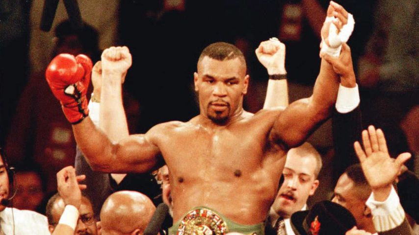 Mike Tyson nach einem Kampf, 1996