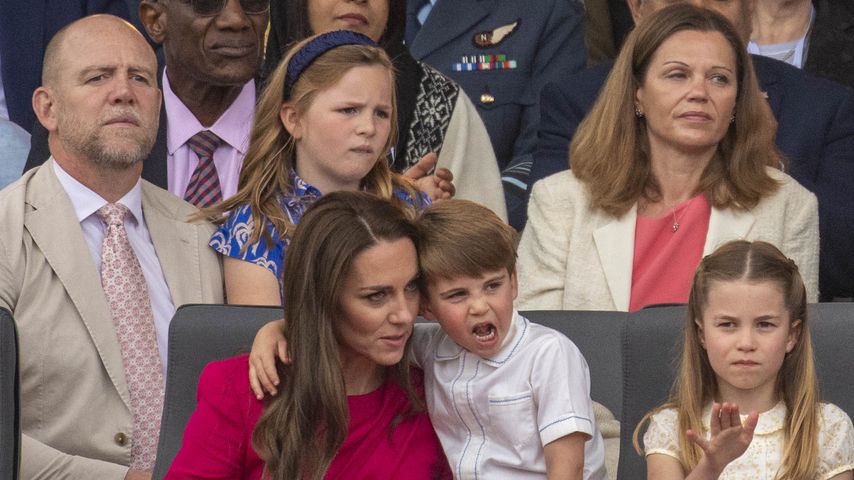 Mike und Mia Tindall hinter Herzogin Kate, Prinz Louis und Prinzessin Charlotte