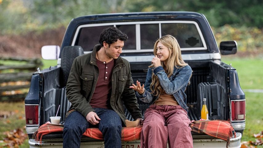 Miku Martineau und Kyle Clark in der Netflix-Serie "Crew Girl", 2026