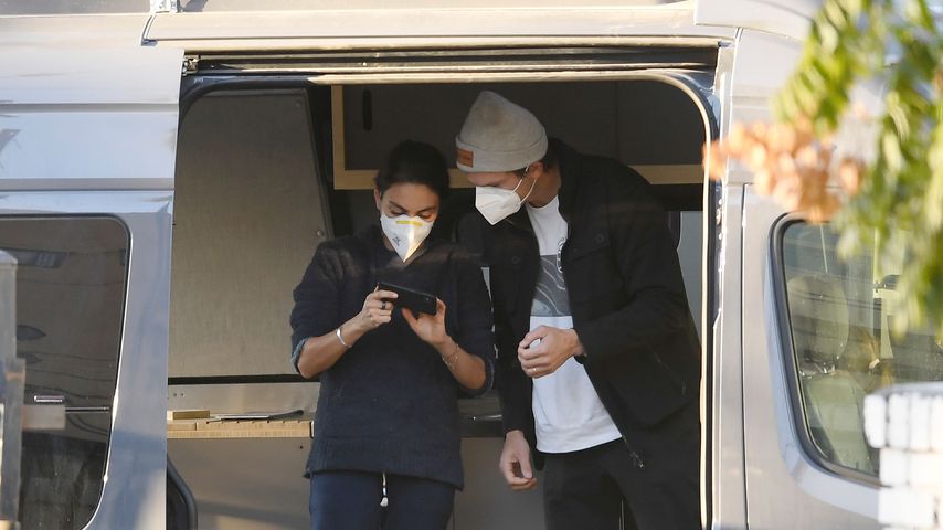 Mila Kunis und Ashton Kutcher in ihrem neuen Camper-Van, Dezember 2020