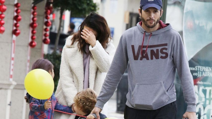 Mila Kunis und Ashton Kutcher mit ihren Kindern Wyatt und Dimitri