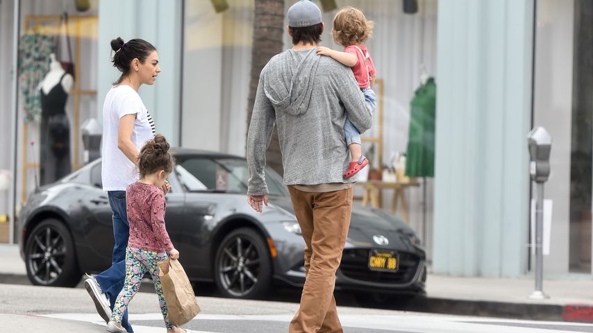 Mila Kunis, Wyatt, Ashton und Dimitri Kutcher im Juni 2018 in Los Angeles