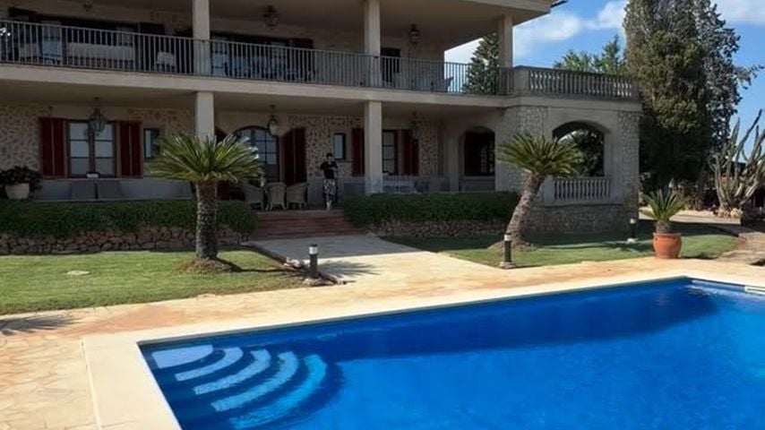 Milano macht Urlaub in Spanien im Juni 2026