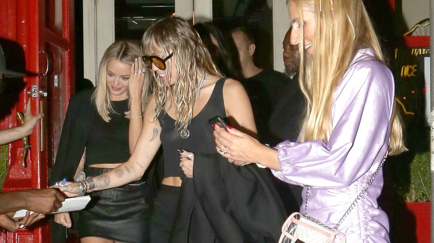 Kaitlynn Carter und Miley Cyrus im September 2019 in New York