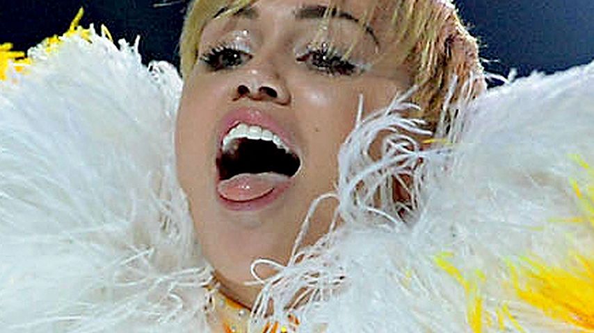 Miley Cyrus: Fahnen-Peitsche sorgt für Haftbefehl