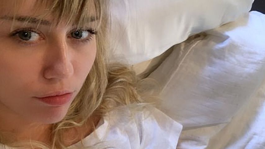 Nach Mandel-OP: Miley Cyrus meldet sich mit Klinik-Update