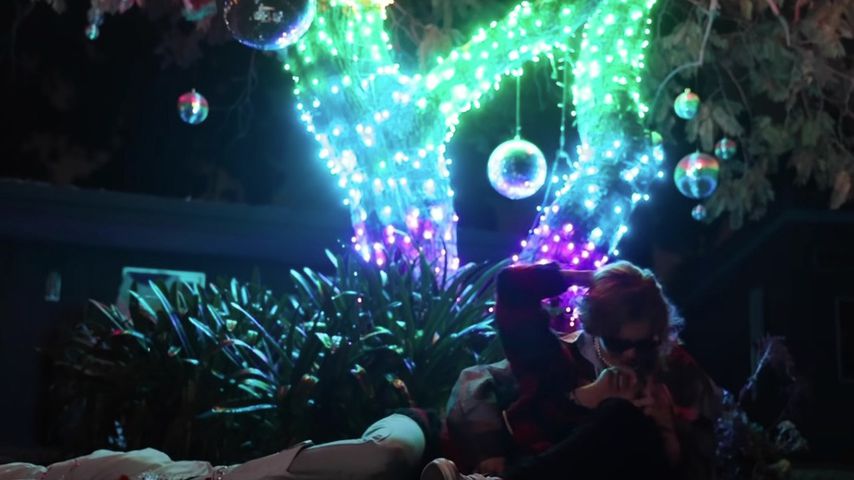 Miley Cyrus und The Kid Laroi im Musikvideo zu "Without You"