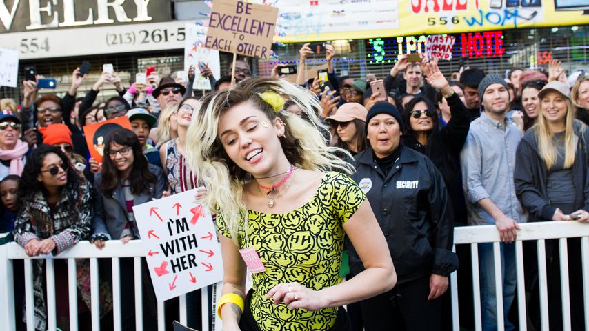 Miley Cyrus versteigert sich auf Ebay!