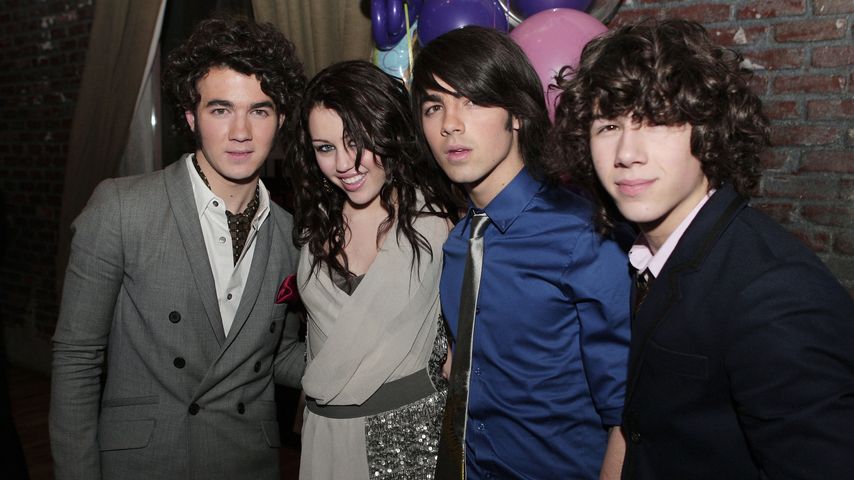 Miley Cyrus mit Kevin, Joe und Nick Jonas, 2008