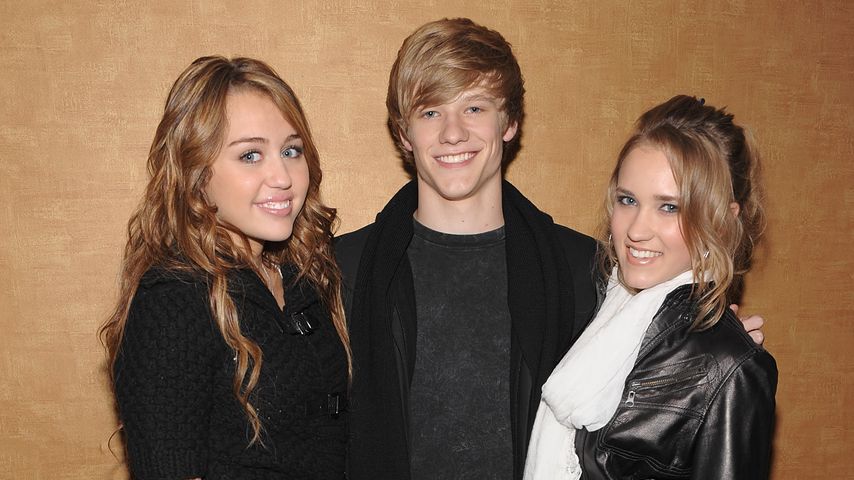 Miley Cyrus mit Lucas Till und Emily Osment, 2009
