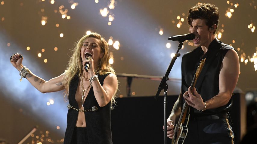 Bei den Grammys: Miley Cyrus vergisst dreimal ihren BH