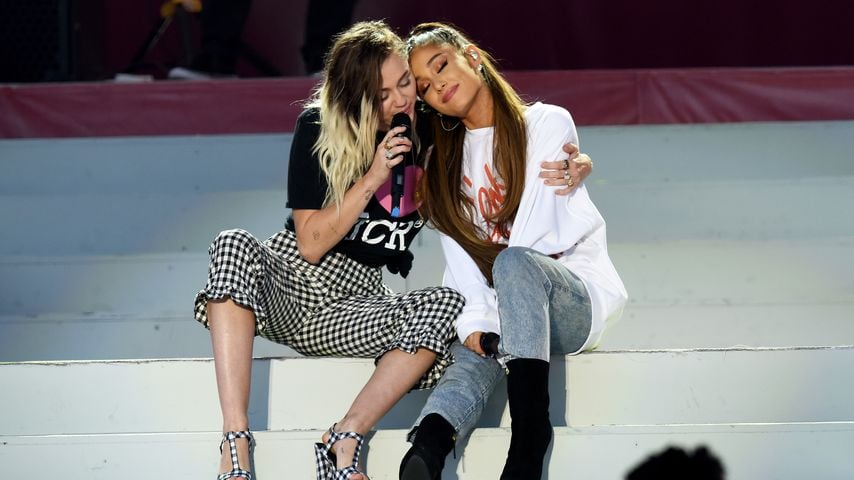 Miley Cyrus und Ariana Grande beim One Love Manchester Konzert