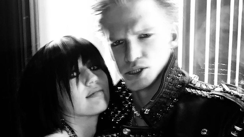 Miley Cyrus und Cody Simpson als Perri Lister und Billy Idol