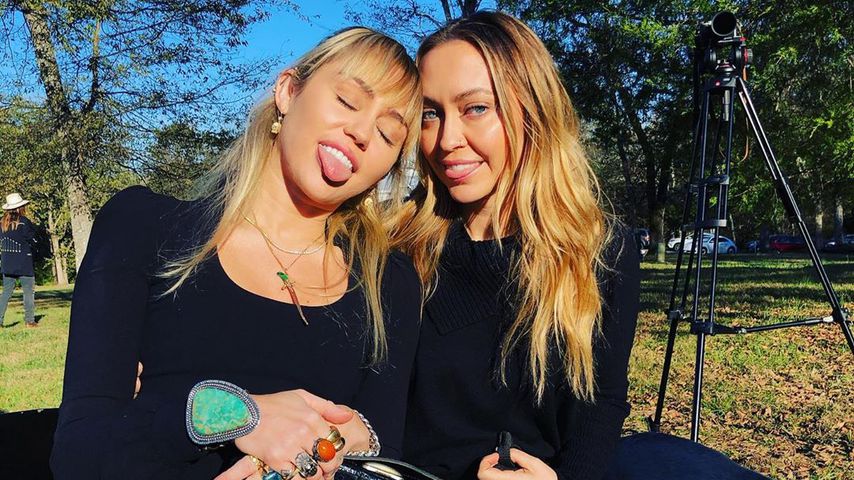 Miley und Brandy Cyrus am Hochzeitstag ihres kleinen Bruders