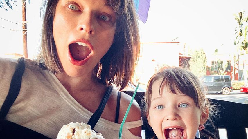 Schwangere Milla Jovovich kommt an Eis – dank ihrer Tochter
