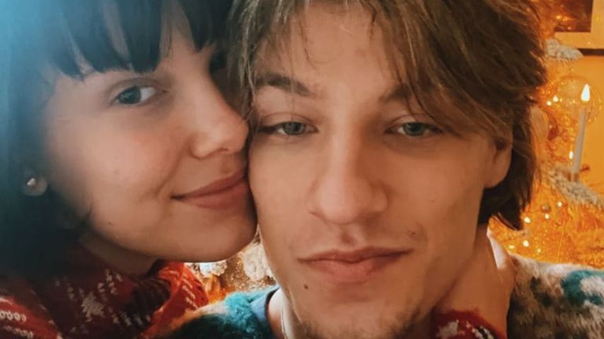 Millie Bobby Brown mit ihrem Freund Jake Bongiovi