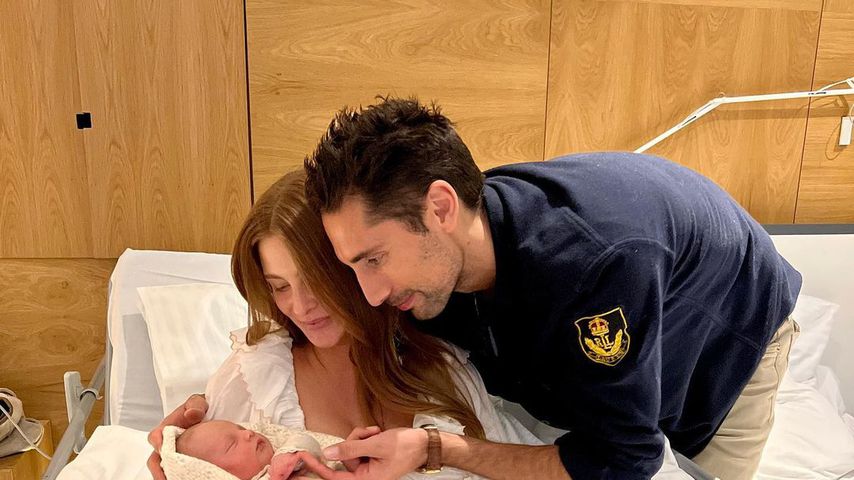 Millie Mackintosh und Hugo Taylor mit ihrem Baby im November 2021