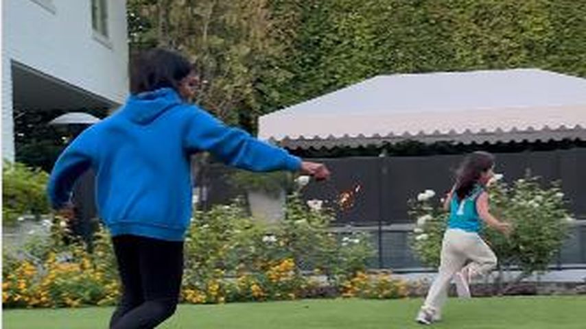 Mindy Kaling und ihre Tochter Katherine im Juli 2023