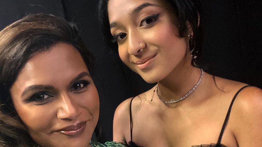 Mindy Kaling und Maitreyi Ramakrishnan bei den People's Choice Awards im November 2020