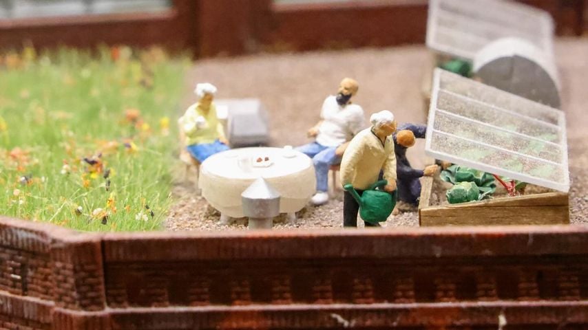 Miniaturfiguren von Oma Edith, Oma Lotti und Pfleger Rashid