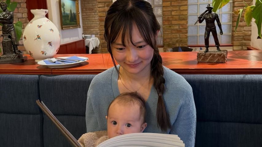 Miona mit ihrem Sohn, Freundin von Ansel Elgort