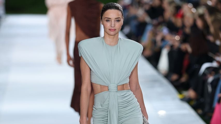 Miranda Kerr auf dem Laufsteg bei der Stella-McCartney-Show während der Paris Fashion Week, 30. September 2026