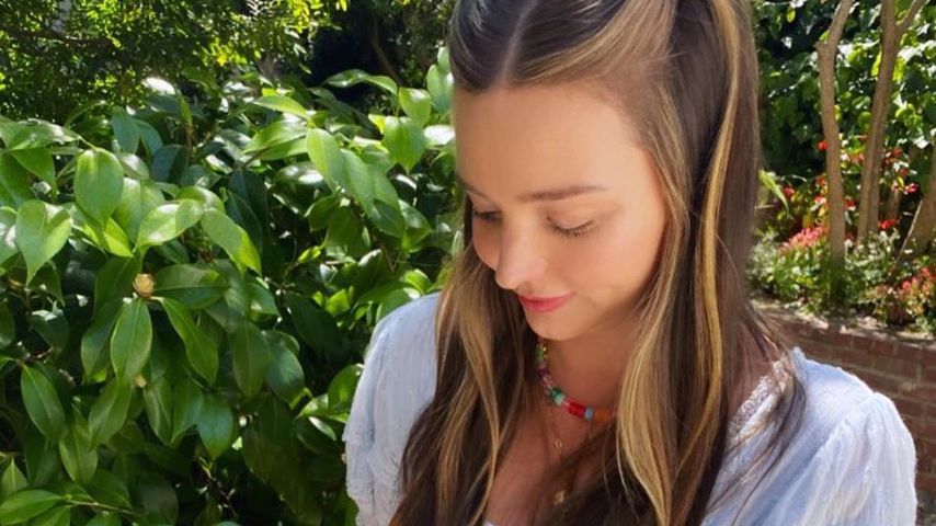Miranda Kerr mit einer Geburtstagstorte für ihren Sohn Hart