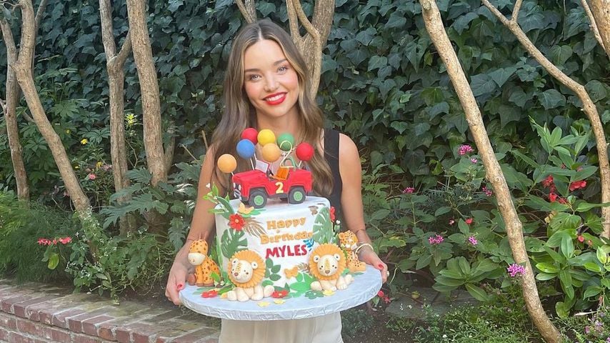 Miranda Kerr mit der Geburtstagstorte für Sohn Myles