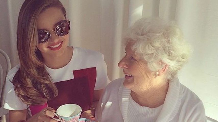 Eine Woche nach ihrem Opa: Miranda Kerr trauert um ihre Oma