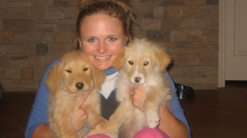 Miranda Lambert mit ihren Welpen Jessi und Waylon
