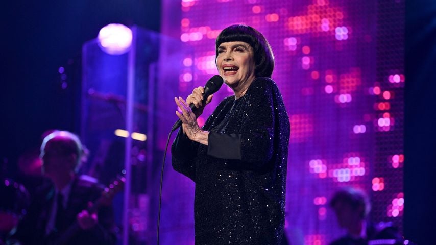 Mireille Mathieu erduldet Schmerzen aus Angst vor Keimen