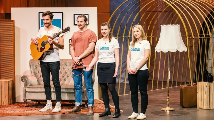 Miriam Schütt und Marie-Lene Armingeon mit der Band Amistat bei "Die Höhle der Löwen"