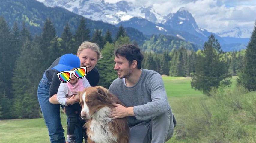Miriam und Felix Neureuther mit ihrer Tochter