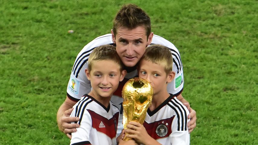 Miroslav Klose mit den Zwillingen Luan und Noah, Juli 2014