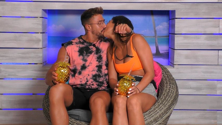 Mischa und Ricarda im "Love Island"-Sprechzimmer