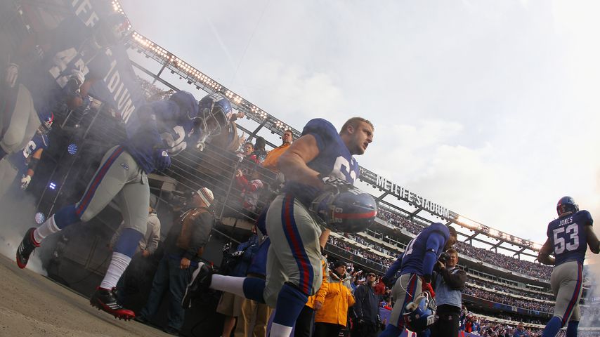 Mitch Petrus bei einem Spiel der New York Giants 2012 in New Jersey