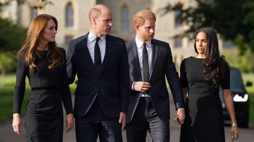 Mitglieder der königlichen Familie gedenken vor Windsor Castle Königin Elizabeth II