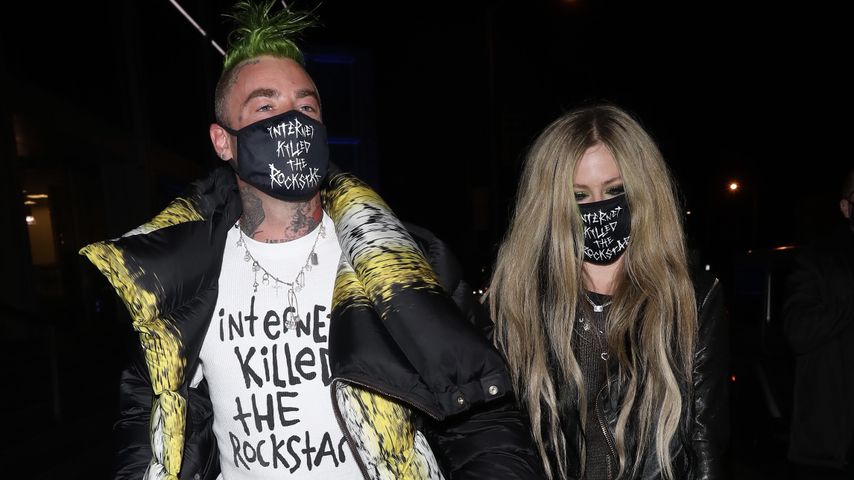 Endlich offiziell? Avril Lavigne und Mod Sun halten Händchen