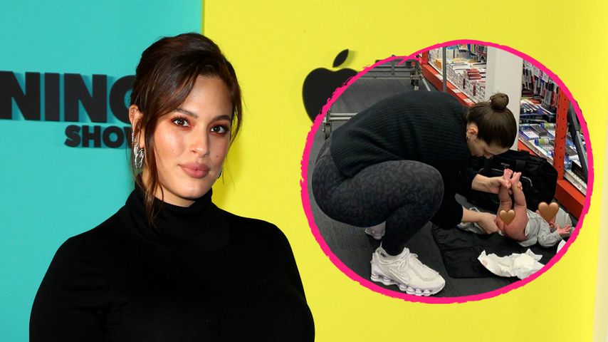 Zwischen Supermarkt-Regalen: Ashley Graham wechselt Windeln
