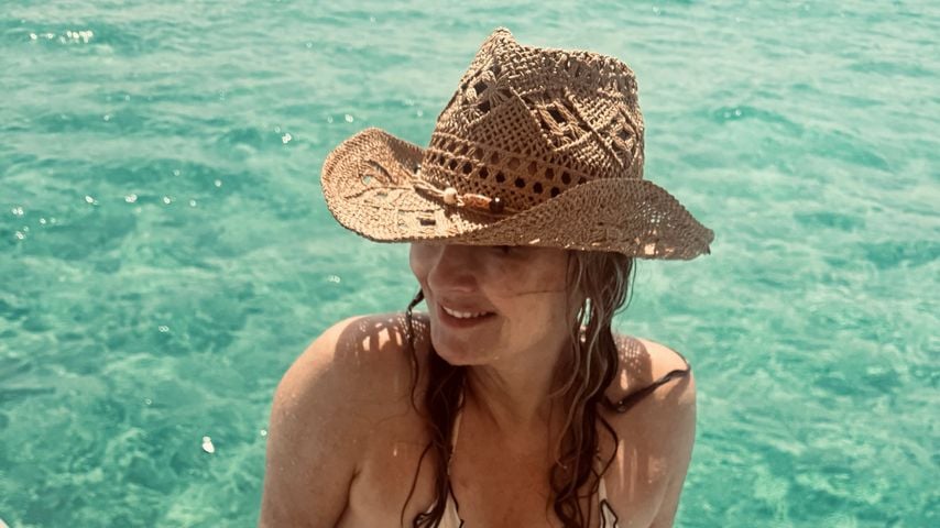Frauke Ludowig strahlt im Blümchen-Bikini bei Familienurlaub auf Ibiza, Juli 2026.