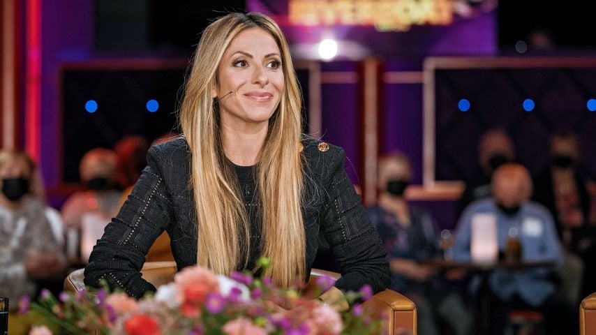 Gülcan Kamps bei der Aufzeichnung der MDR-Talkshow Riverboat in der Media City Leipzig, September 2022