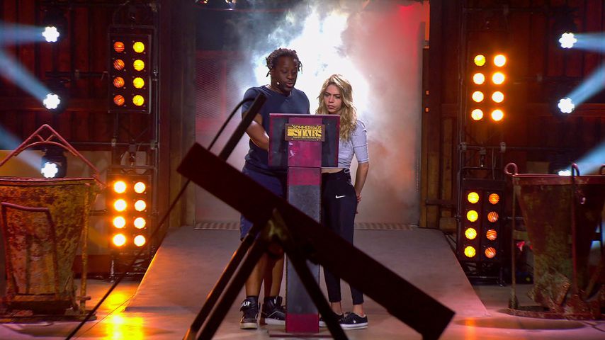 Mola Adebisi und Adelina Zilai bei einem Sommerhaus-Spiel