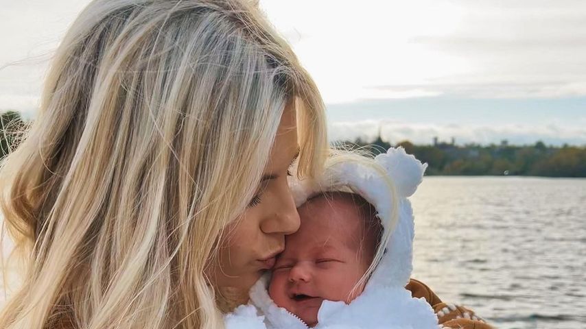 Mollie King verkündete am 24. November, dass sie ihr Baby zur Welt gebracht hat