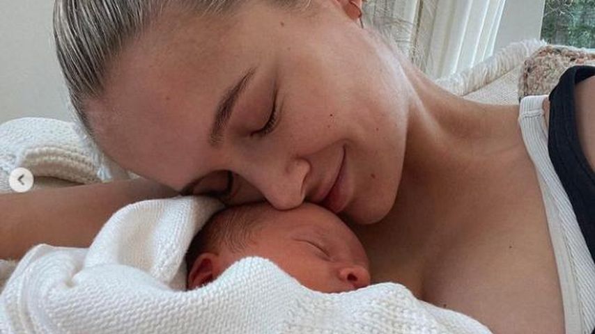 Molly-Mae Hague mit ihrer Tochter Bambi im Februar 2023
